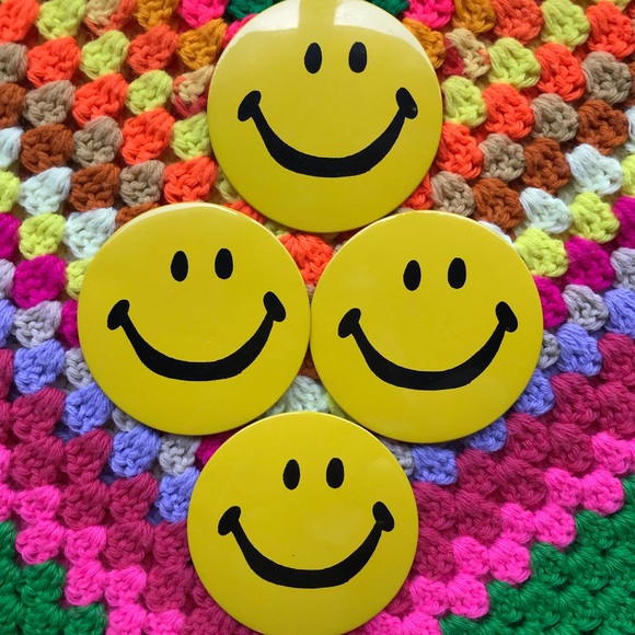 Vintage 1970s smiley face buttons retro pins - Picture 3 of 5